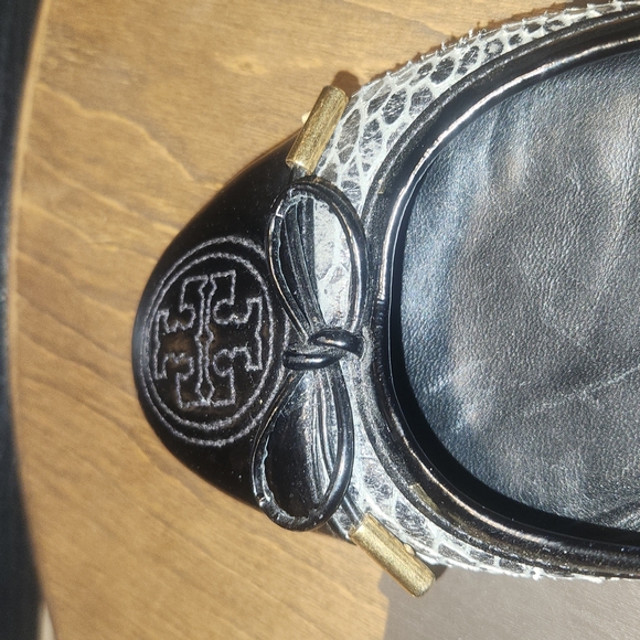 SOLD Tory Burch Flats size 7.5 - Picture 14 of 15